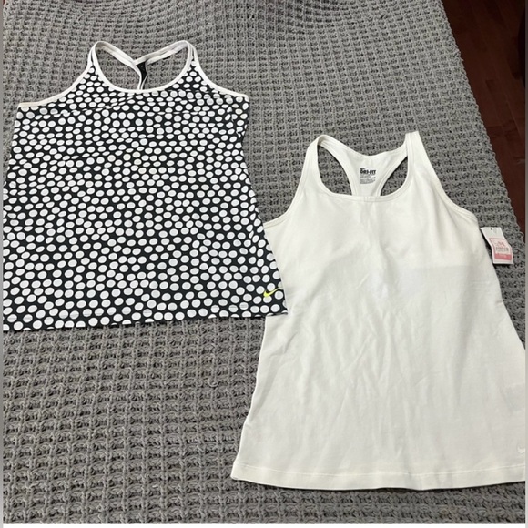 Nike tank top bundle
Nike Black and White Polka Dot Tank Top Set - Picture 1 of 3